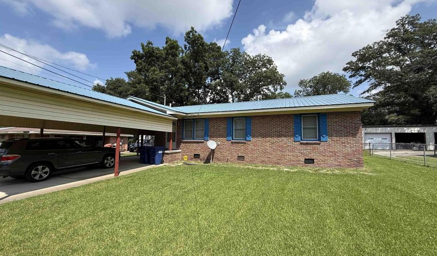 413 Highland Ave, Albertville, AL 35950 - 3 Beds, 2 Bath