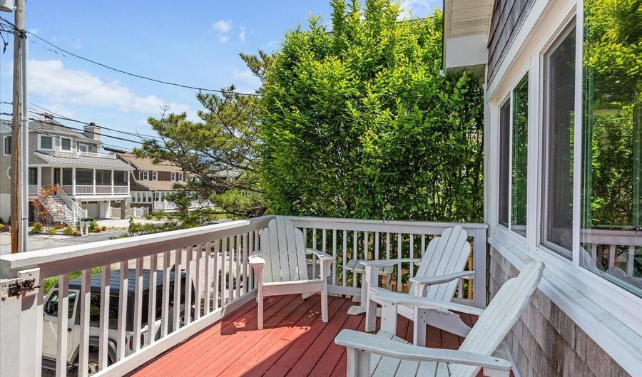 118 PARKWOOD St, Bethany Beach, DE 19930 - 5 Beds, 3 Bath