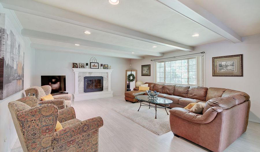 608 W Ralston Rd, Indianapolis, IN 46217 - 3 Beds, 2 Bath