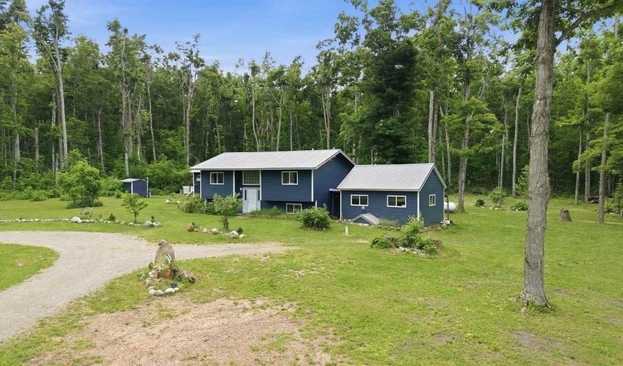 7028 Barney Rd, Alanson, MI 49706 - 3 Beds, 3 Bath