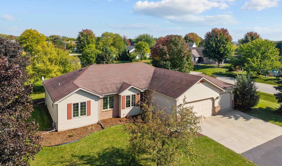 N9188 KERNAN Avenue, Appleton, WI 54915 - 3 Beds, 2 Bath