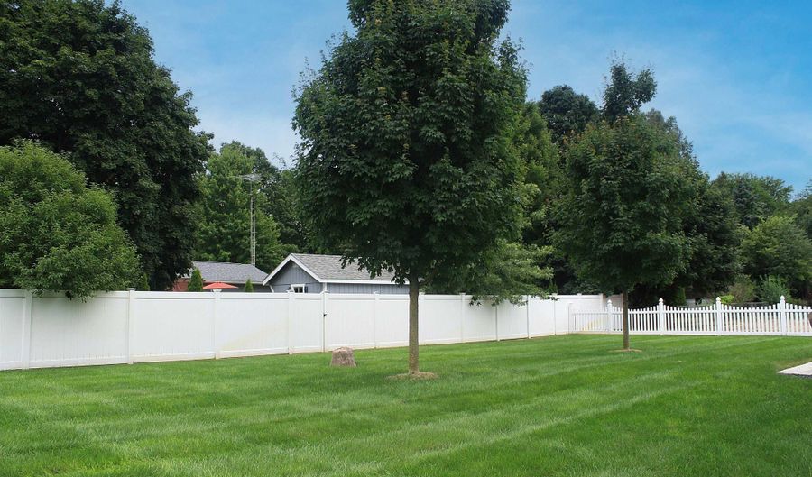 3199 Pender, Adrian, MI 49221 - 4 Beds, 3 Bath