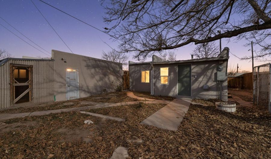 902 Headingly Ave NW, Albuquerque, NM 87107 - 3 Beds, 1 Bath