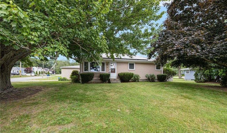 82 Sherry Ave, Bristol, RI 02809 - 3 Beds, 2 Bath
