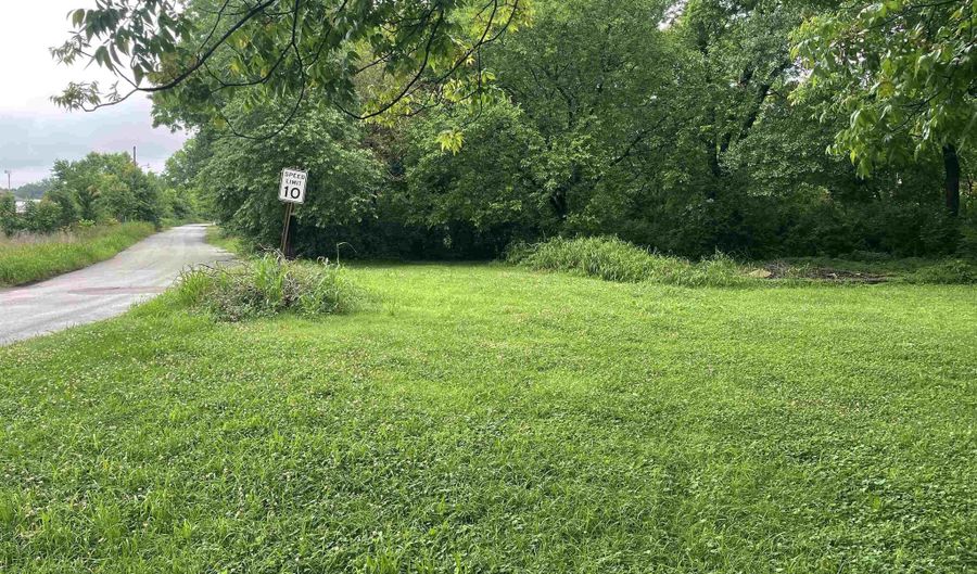 102 E First St, Bald Knob, AR 72010 - 0 Beds, 0 Bath