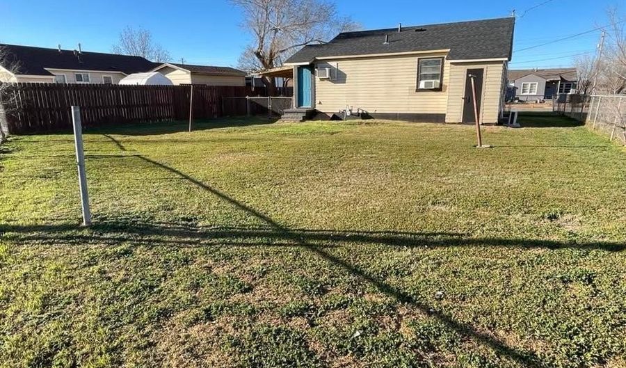 900 E Katy Dr, Altus, OK 73521 - 2 Beds, 1 Bath
