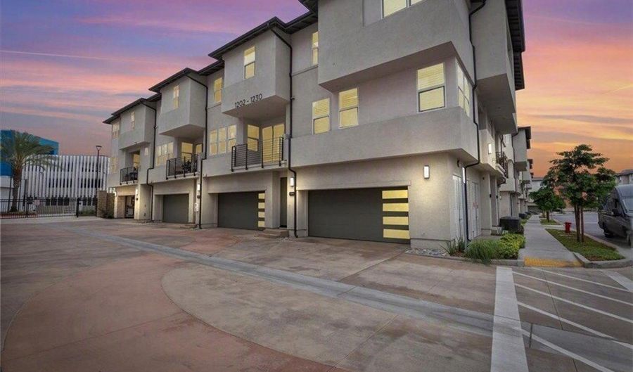1206 W Cara, Anaheim, CA 92805 - 2 Beds, 3 Bath