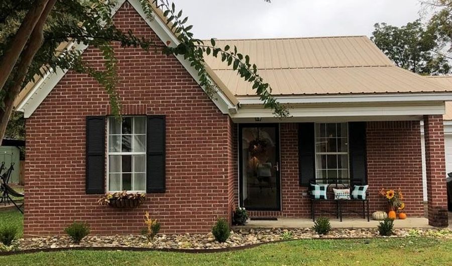 109 Dabney Sta, Batesville, MS 38606 - 3 Beds, 2 Bath