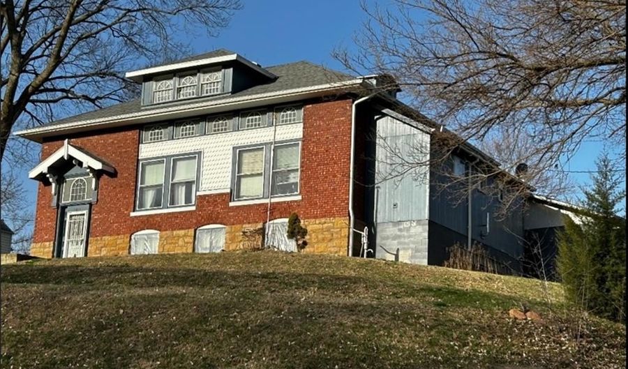 1015 S 6th St, Atchison, KS 66002 - 3 Beds, 2 Bath