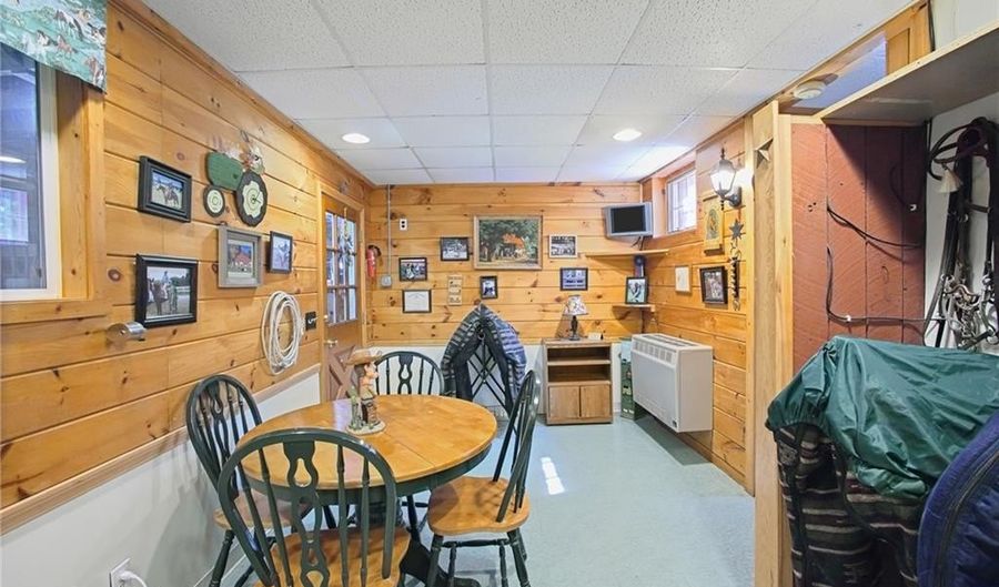 22 Burgess Rd, Foster, RI 02825 - 2 Beds, 2 Bath