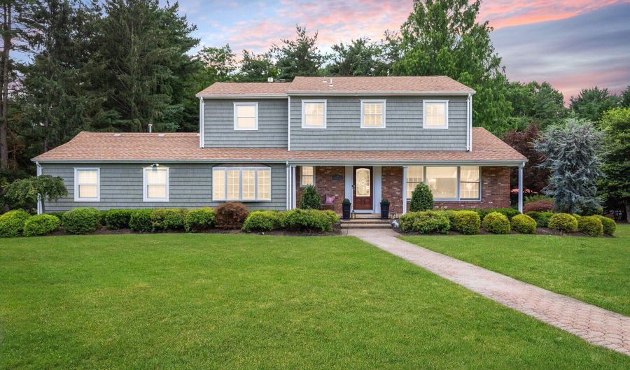 44 Devonshire Ct, Middletown, NJ 07748 - 5 Beds, 4 Bath