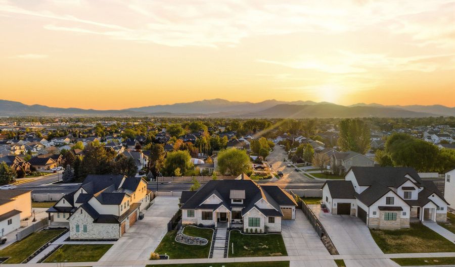 965 N 860 W, American Fork, UT 84003 - 5 Beds, 5 Bath