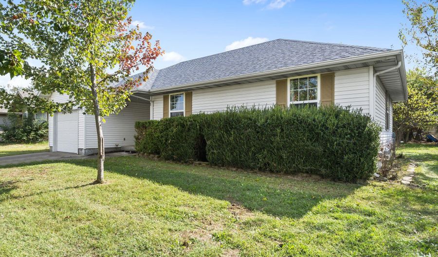 406 W Cline St, Aurora, MO 65605 - 3 Beds, 1 Bath