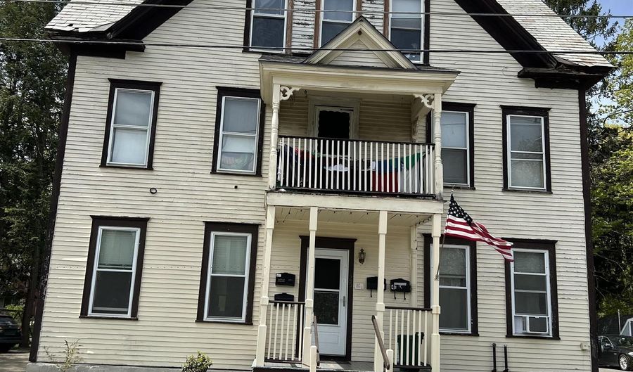 25 Cottage St, Brattleboro, VT 05301 - 6 Beds, 4 Bath