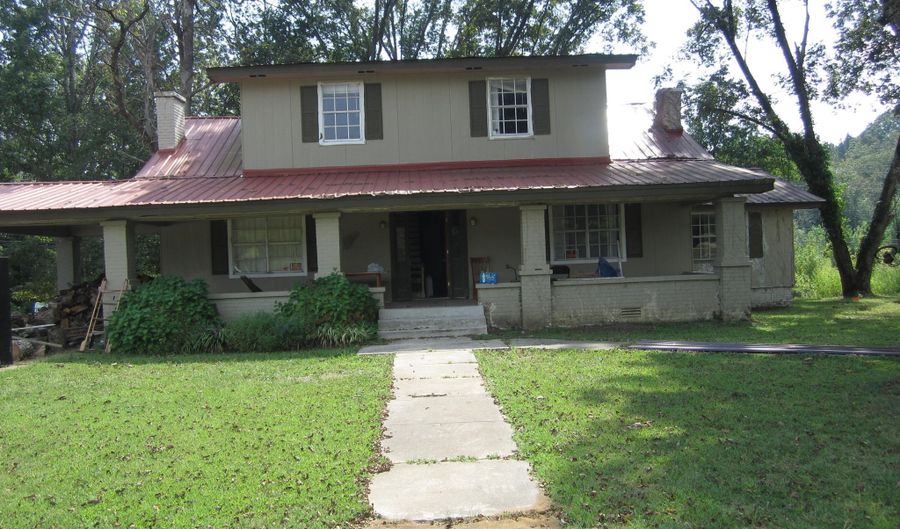 136 N Guyton Blvd, Blue Mountain, MS 38610 - 5 Beds, 2 Bath