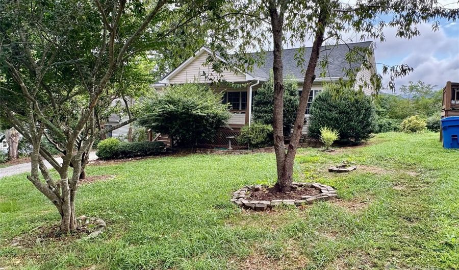 19 Broadview Dr, Asheville, NC 28803 - 3 Beds, 2 Bath