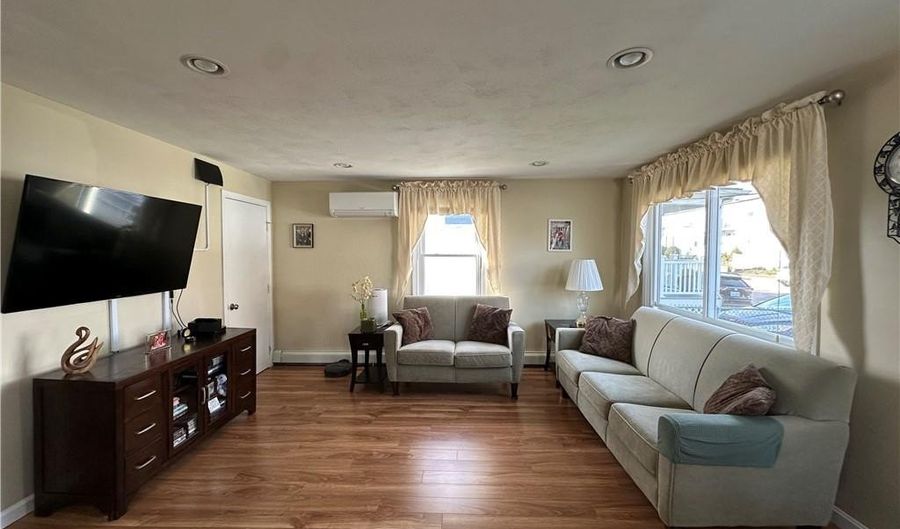 75 Belmont Ave, East Providence, RI 02914 - 3 Beds, 1 Bath