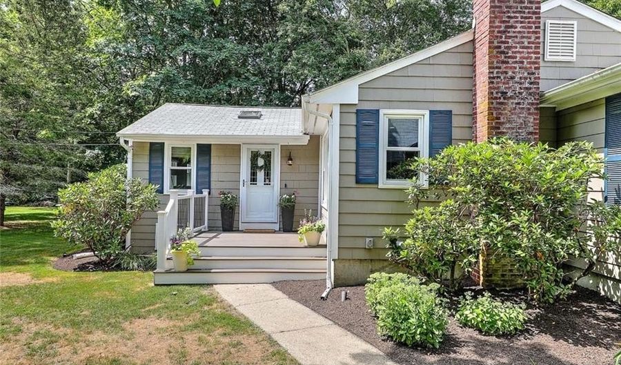 63 Pendar Rd, North Kingstown, RI 02852 - 3 Beds, 3 Bath