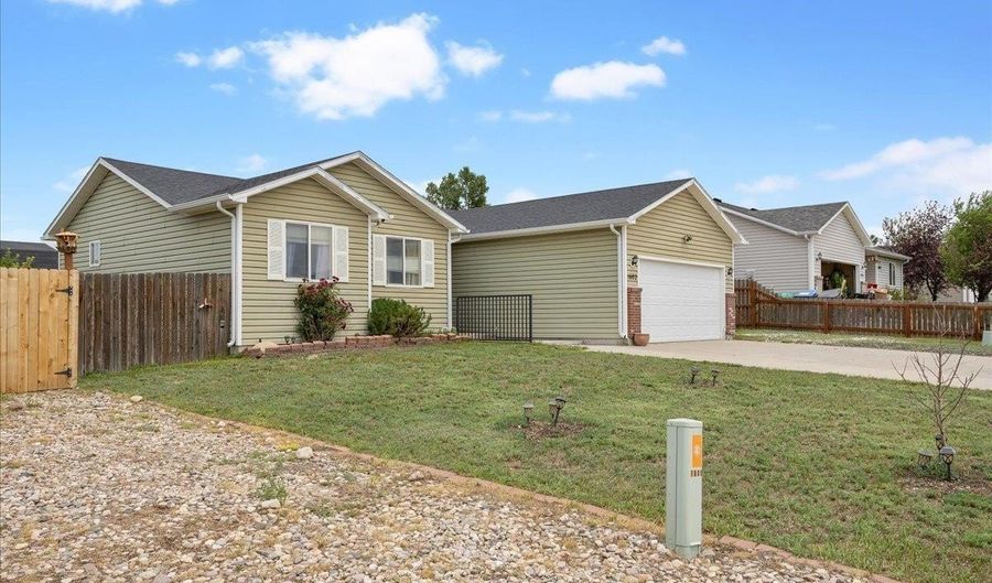 1602 JAZZ Dr, Cheyenne, WY 82007 - 5 Beds, 3 Bath