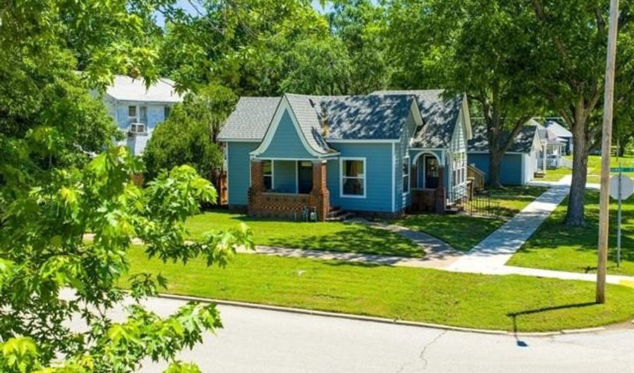 830 S Shawnee Ave, Bartlesville, OK 74003 - 2 Beds, 2 Bath