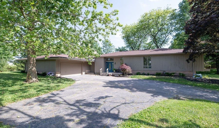 831 Brandon Cir, Aurora, OH 44202 - 4 Beds, 4 Bath