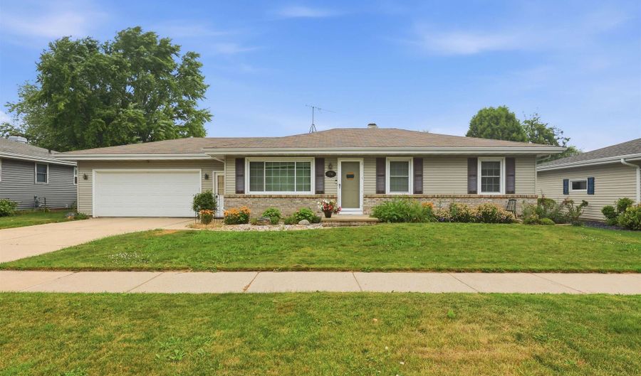1786 SCHAEFER Cir, Appleton, WI 54915 - 3 Beds, 2 Bath