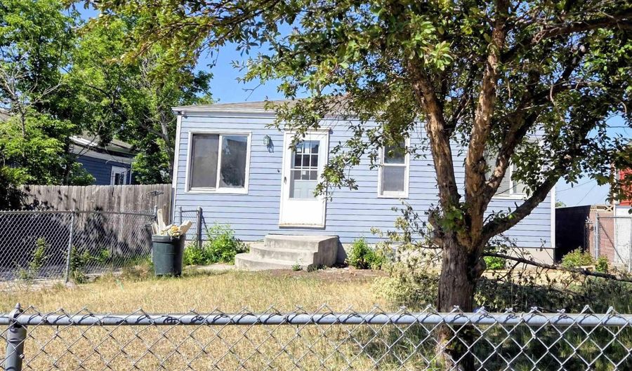 1616 ROLLINS Ave, Cheyenne, WY 82001 - 3 Beds, 2 Bath