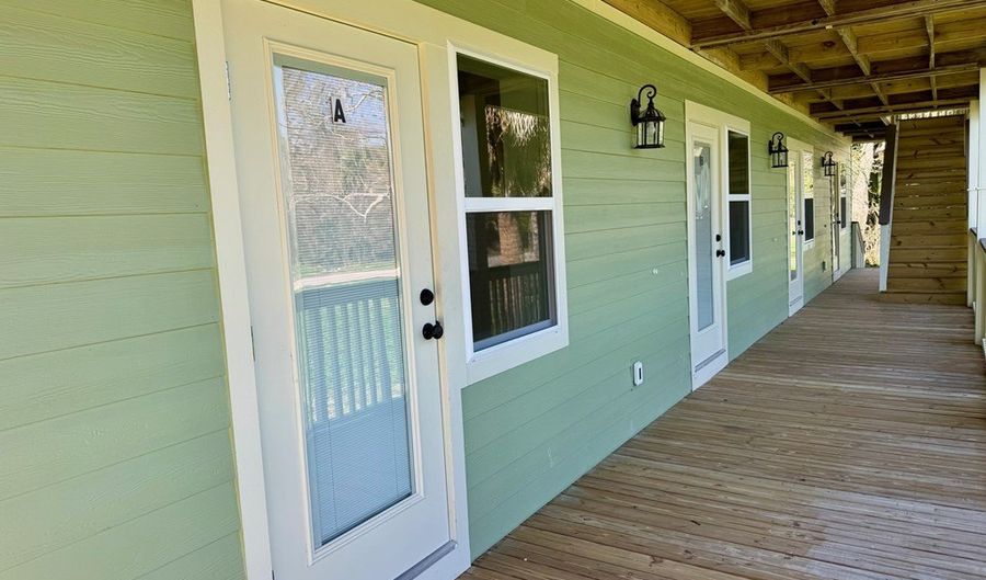 145 6th St, Apalachicola, FL 32320 - 1 Beds, 1 Bath