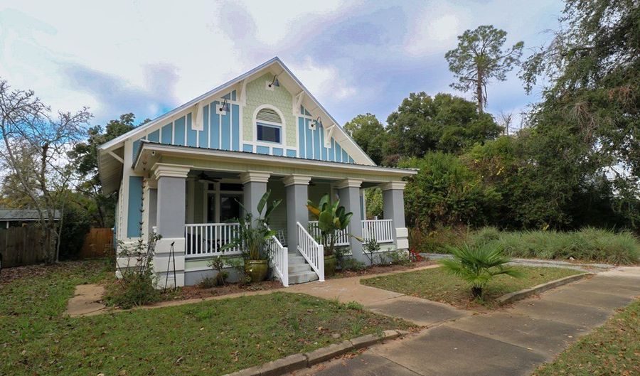 526 Academy St, Bainbridge, GA 39819 - 3 Beds, 2 Bath