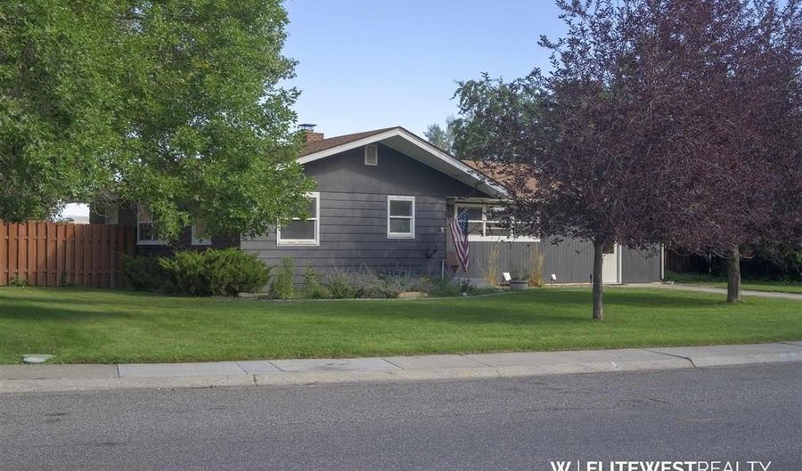 2513 Newton Ave, Cody, WY 82414 - 3 Beds, 1 Bath
