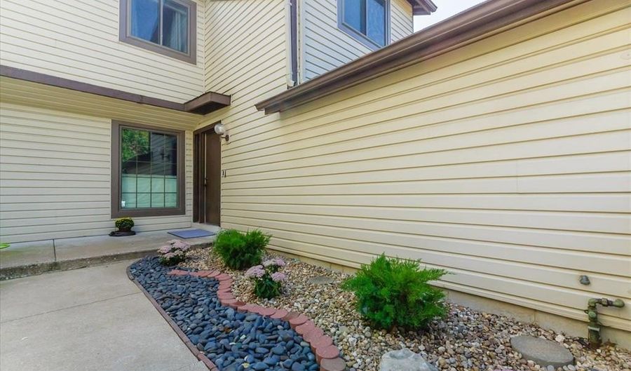 640 Painted Vista Dr, Ballwin, MO 63021 - 3 Beds, 3 Bath