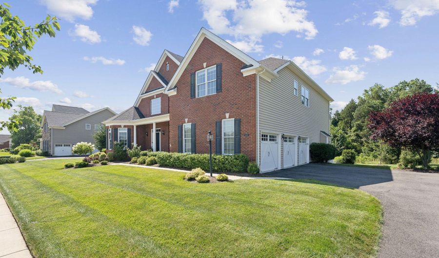 41312 LAVENDER BREEZE Cir, Aldie, VA 20105 - 5 Beds, 6 Bath