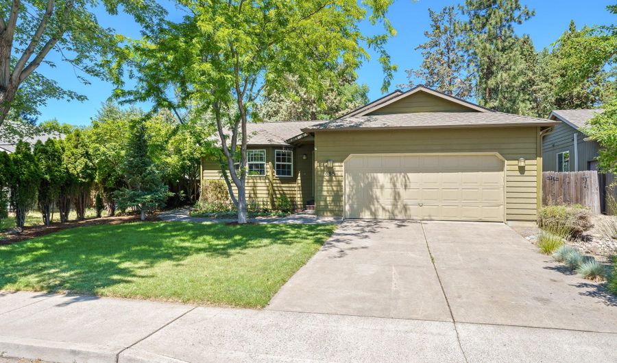 488 SW Forest Grove Dr, Bend, OR 97702 - 3 Beds, 2 Bath
