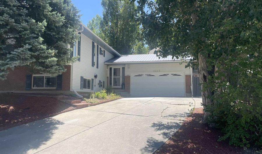 2303 W 39th St, Casper, WY 82604 - 5 Beds, 3 Bath
