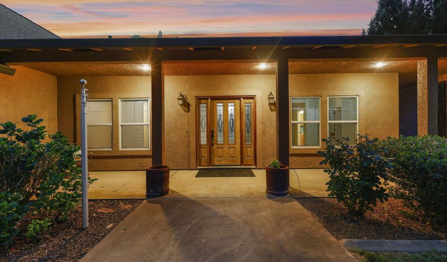 4750 Pheasant Dr, Anderson, CA 96007 - 5 Beds, 3 Bath