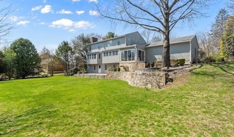 61 Kimberly Ln, Cranston, RI 02921 - 4 Beds, 4 Bath