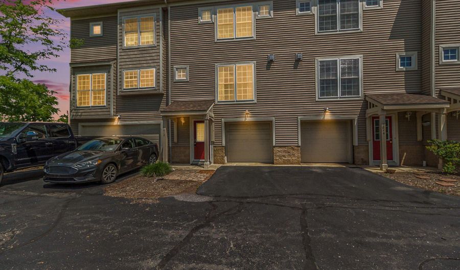 1017 Bluestem Ln, Ann Arbor, MI 48103 - 2 Beds, 3 Bath