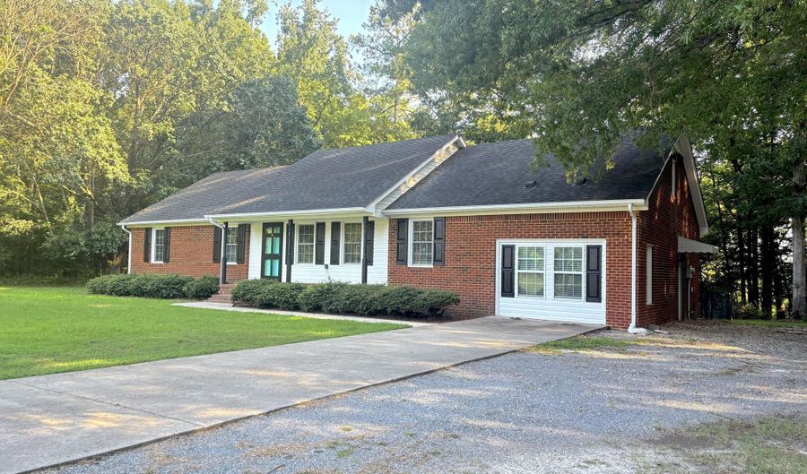 107 Potecasi Creek Dr, Ahoskie, NC 27910 - 3 Beds, 2 Bath