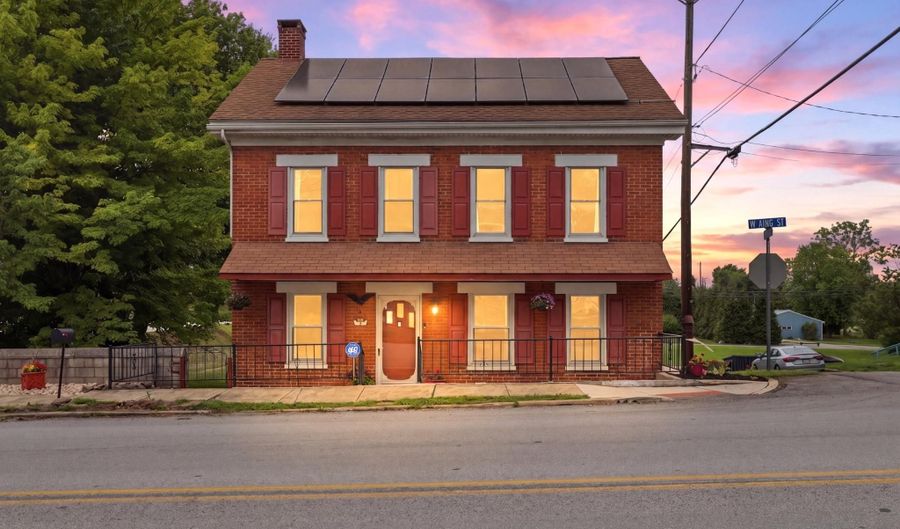 103 W KING St, Abbottstown, PA 17301 - 4 Beds, 2 Bath