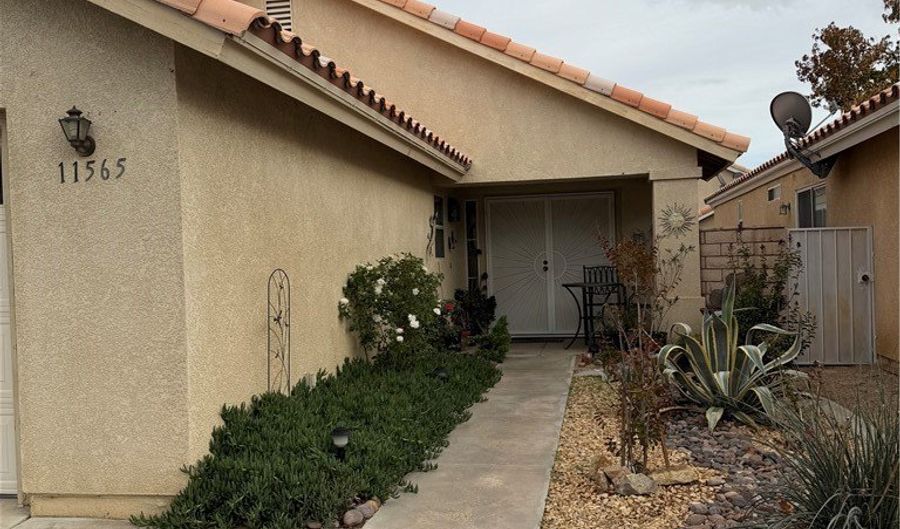 11565 Mountain Meadows Dr, Apple Valley, CA 92308 - 2 Beds, 2 Bath