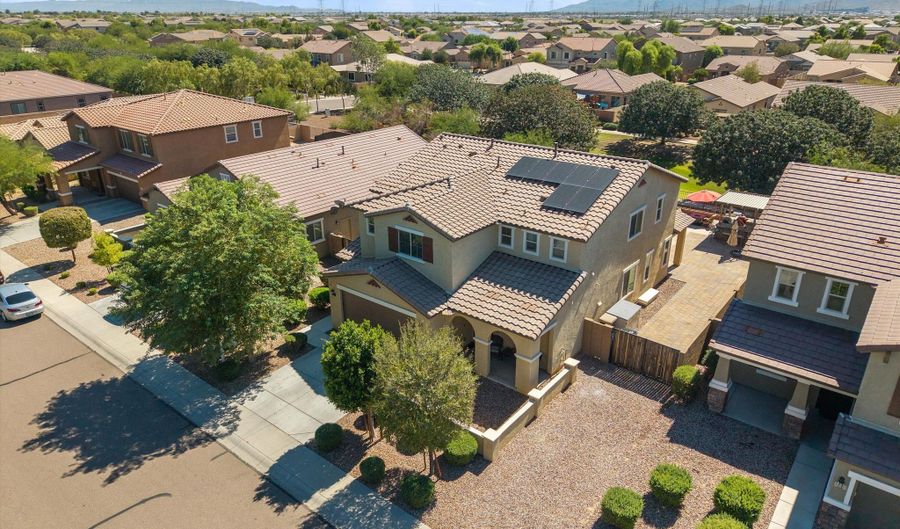 12217 W DAVIS Ln, Avondale, AZ 85323 - 5 Beds, 5 Bath