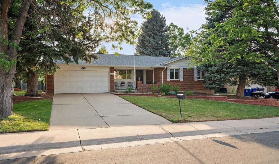 667 S Oswego Ct, Aurora, CO 80012 - 5 Beds, 3 Bath