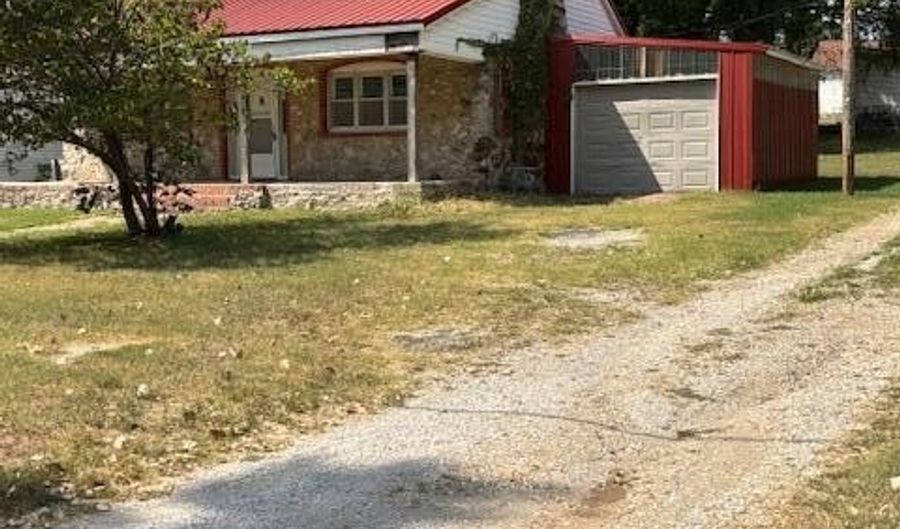 508 E 6th St, Baxter Springs, KS 66713 - 2 Beds, 1 Bath