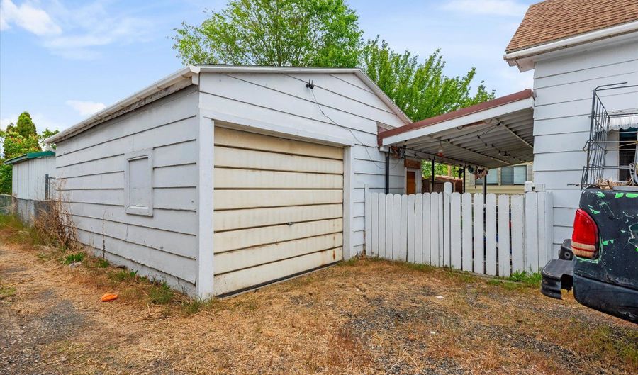 2125 8TH St, Baker City, OR 97814 - 2 Beds, 1 Bath