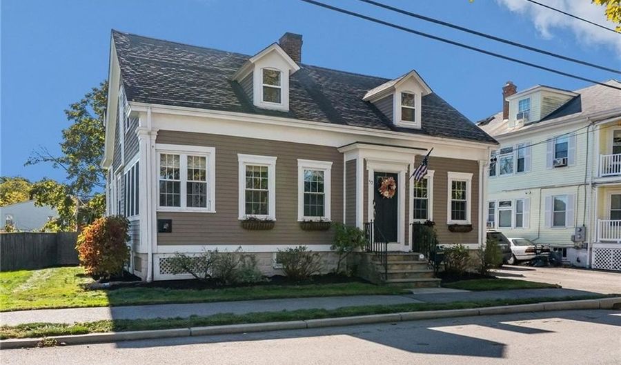 50 Charles St, Bristol, RI 02809 - 4 Beds, 2 Bath