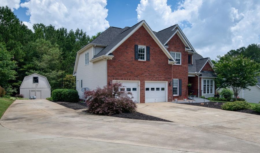 200 AVALON Ln, Anniston, AL 36207 - 5 Beds, 4 Bath