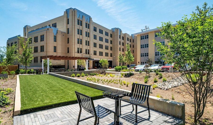 10339 OLD GEORGETOWN Rd 203, Bethesda, MD 20814 - 1 Beds, 2 Bath