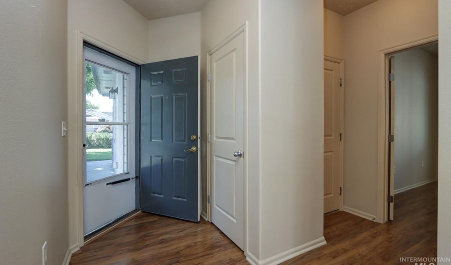 9714 W Canterbury Dr, Boise, ID 83704 - 2 Beds, 2 Bath