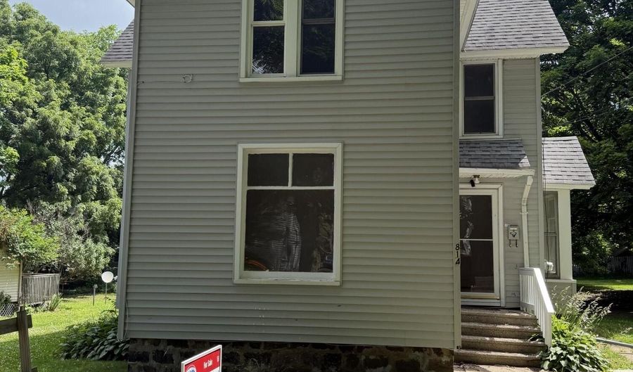 814 N Clinton St, Albion, MI 49224 - 3 Beds, 1 Bath