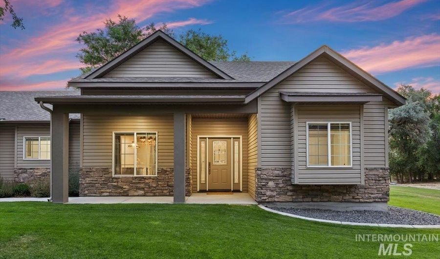 4485 Silver Creek Rd, Buhl, ID 83316 - 3 Beds, 2 Bath